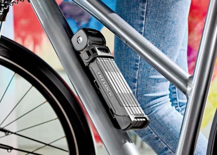 Trelock FS 380 Trigo Plus mit X-MOVE® Halter am Unterrohr befestigt (Foto: Trelock)