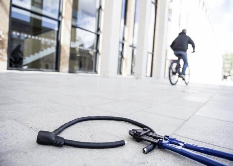 E-Bike | Sicherheit | Tracking - Allein in Deutschland werden jahrlich rund 300.000 Fahrrader als gestohlen gemeldet. ITS MY BIKE ist ein digitaler Diebstahlschutz der neu jetzt auch uber den Fahrradfachhandel zur Verfugungsteht