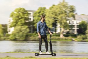 Audi e-tron Scooter: E-Scooter mit vier Rädern