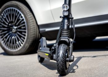 Neu Mercedes-Benz E-Scooter in der EQ Markenfamilie in Kooperation mit micro 

New Mercedes-Benz e-scooter in the EQ brand family, in cooperation with micro