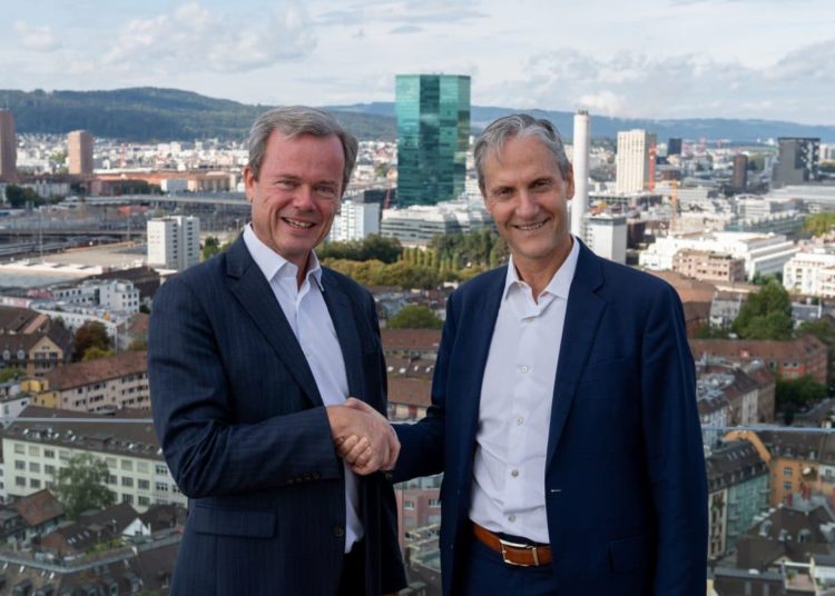 - Dr. Philipp Hofstetter VR Präsident Swiss E Mobility Group AG und Daniel Hofer VR Präsident m Way AG