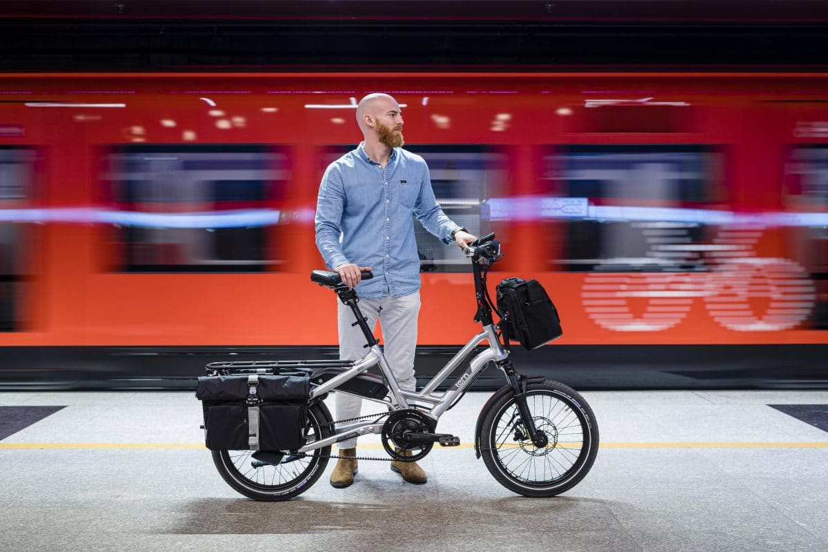 TERN Kompakt-Cargobike HSD S+ in der U-Bahn