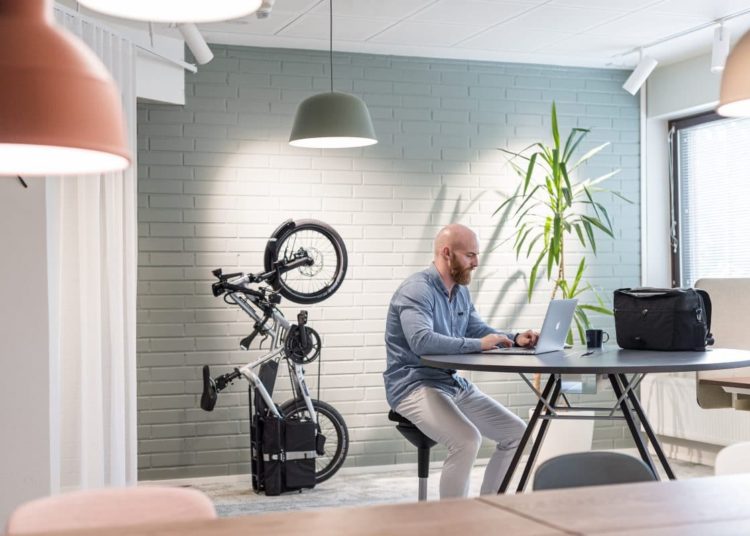 TERN Kompakt-Cargobike HSD S+ in vertikaler Lagerung (Foto: TERN)
