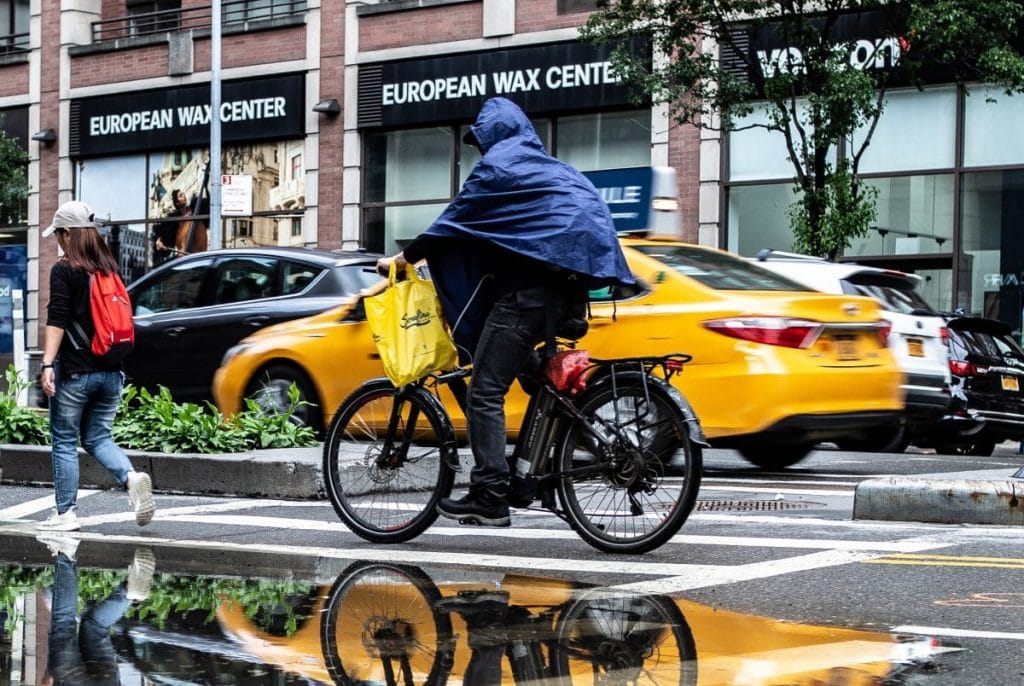 Regenkleidung Fahrrad: Regenschutz mit Poncho - eBikeNews