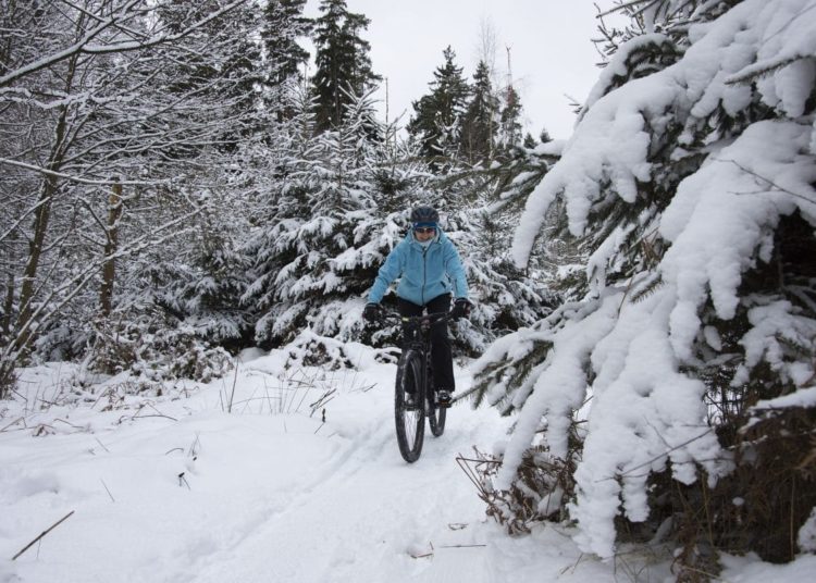 Winterbekleidung für E-Bike Fahrer. Warm durch den Winter.