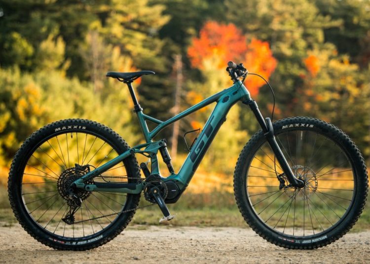 Das Force GT-E im Gelände - eBikeNews