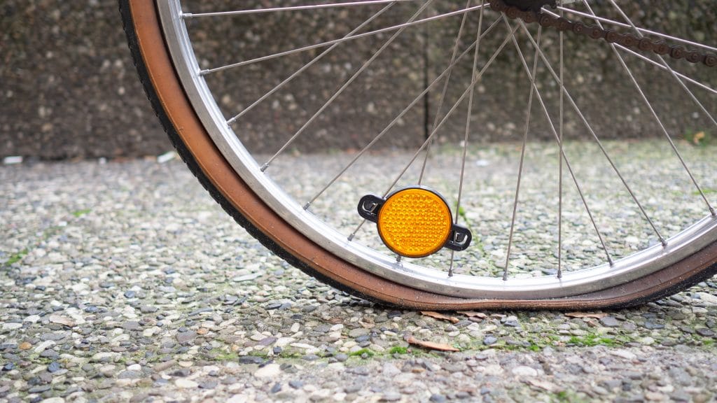 Platter Reifen unterwegs: hier hilft eine Handpumpe - eBikeNews