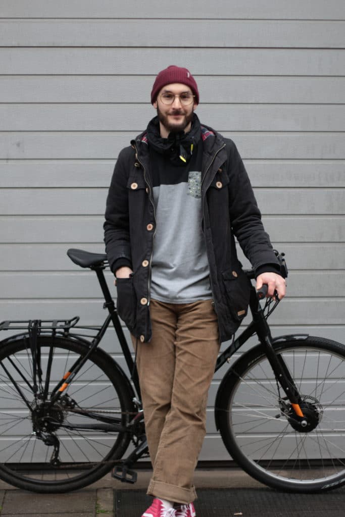 Hövding 3 im Test auf dem Fahrrad - eBikeNews