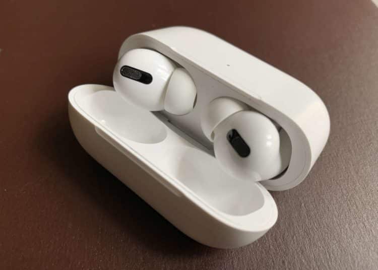 Apple AirPods Pro in der Ladehülle (Detailansicht)
