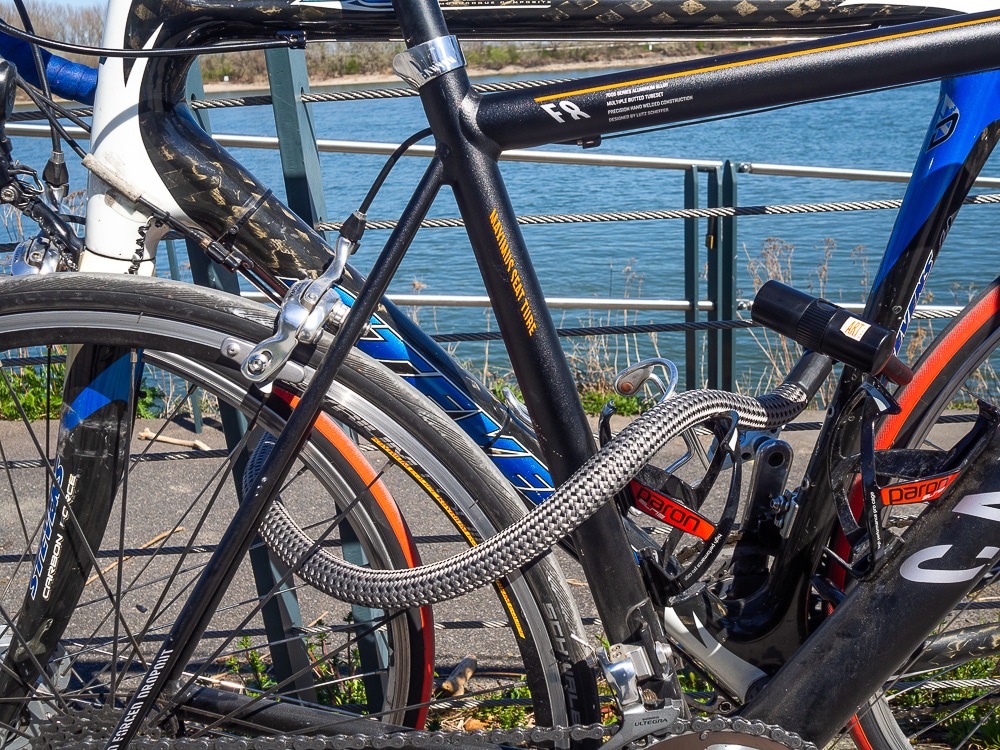 Zwei Fahrräder im Tex-Lock Test - eBikeNews