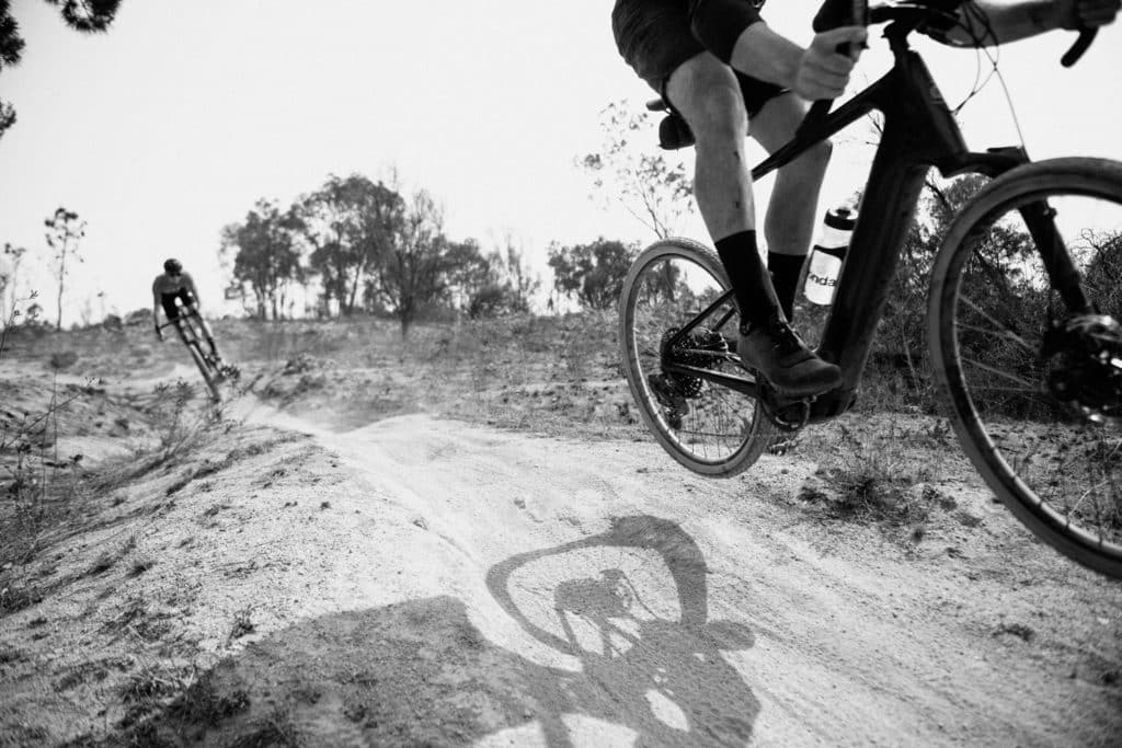 Gefedertes E-Gravelbike - eBikeNews