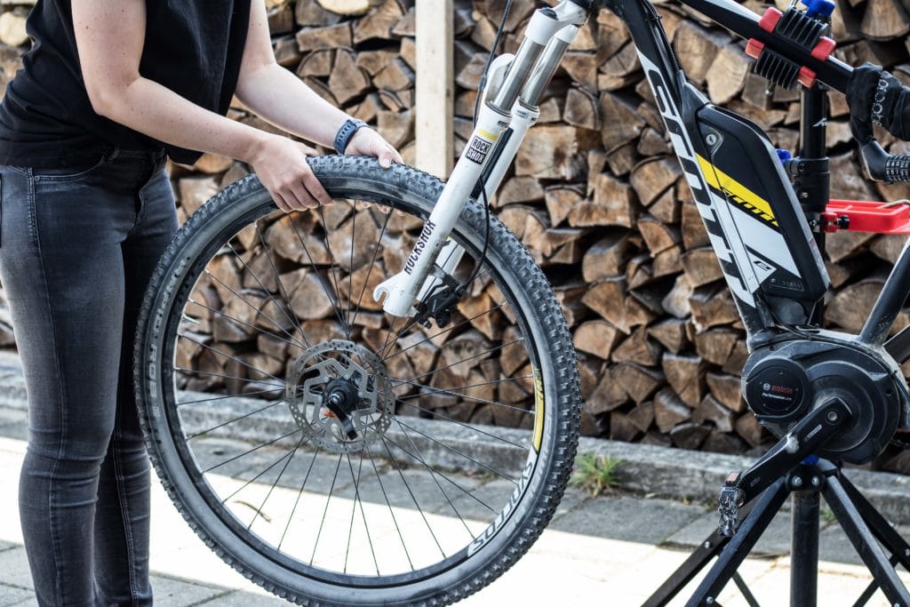 Laufrad entfernen beim Reifenwelchsel am E-Bike