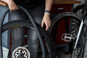Schlauch austauschen beim E-Bike oder Pedelec - der große Reifenwechsel Ratgeber mit Anleitung
