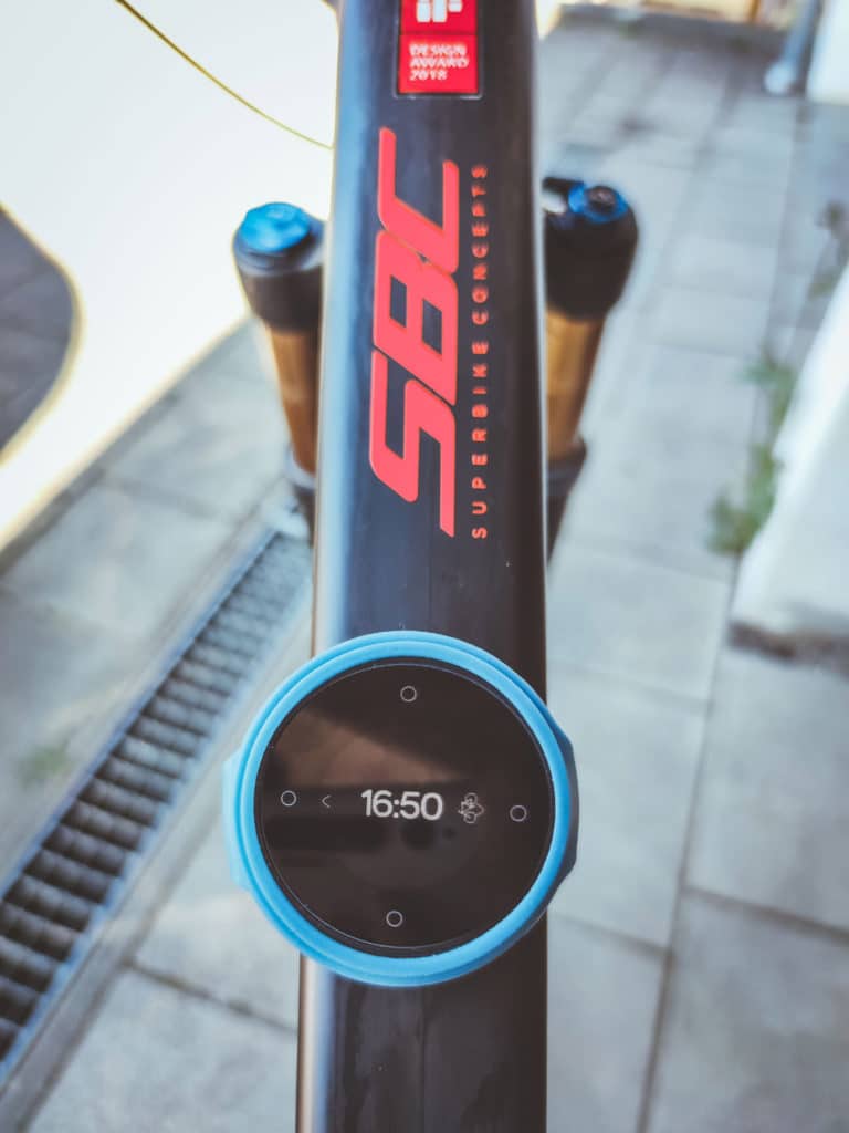 Beeline smarter Kompass und Fahrradnavi für E-Bikes - Halterung aus Silikon im Test und Erfahrungsbericht