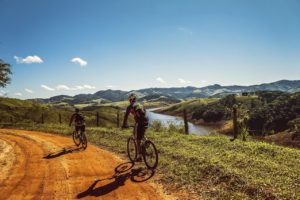 Runter vom Asphalt, ab ins Gelände: Alles, was dein Offroad-E-Bike braucht
