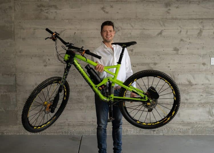 Bimotal Elevate und sein Erfinder Toby Ricco