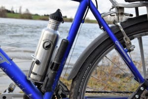 ECOtanka: Unkaputtbare Edelstahlflasche für den E-Bike & Fahrrad Getränkehalter