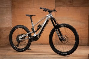 Das unvernünftigste E-Bike der Welt: Neues Alutech E-Fanes wird gefräst