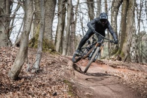 Rotwild erhebt sich in die Lüfte: Das neue Gravity-E-Bike R.G375