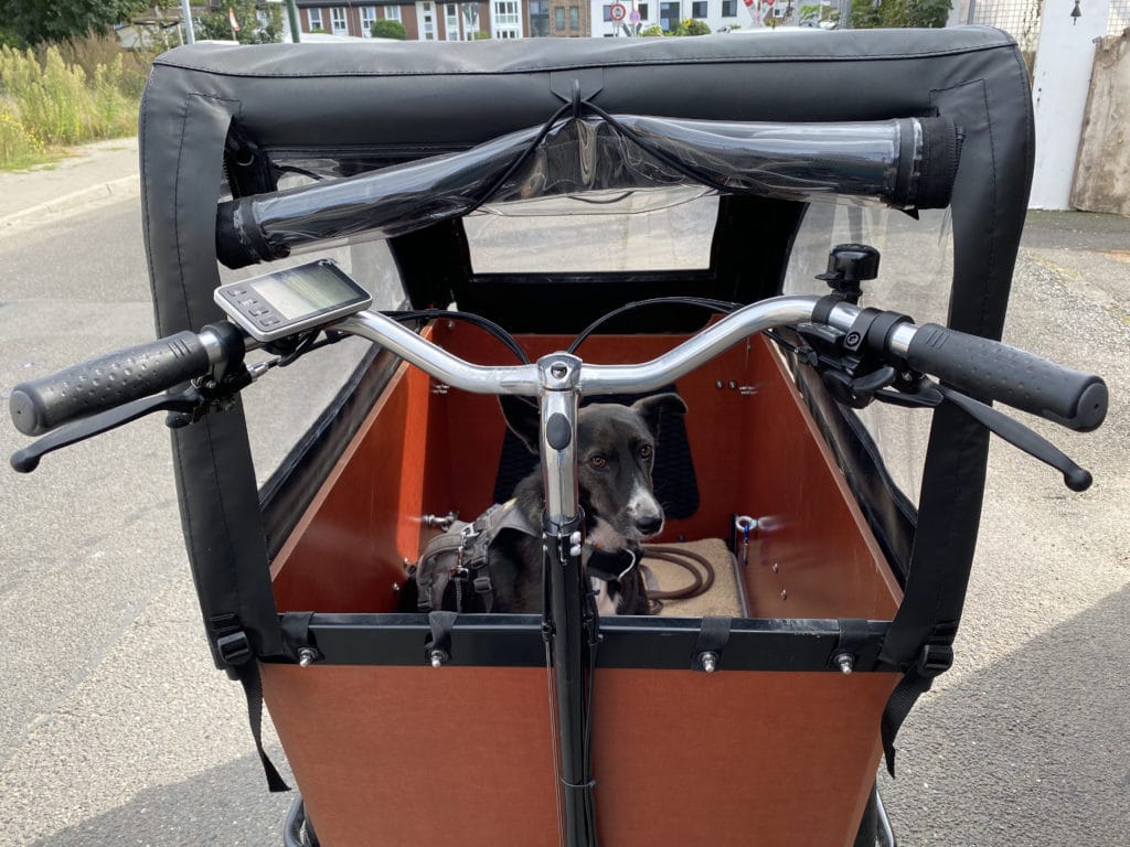 Cockpit und Aufrollfenster vom Regenverdeck - eBikeNews