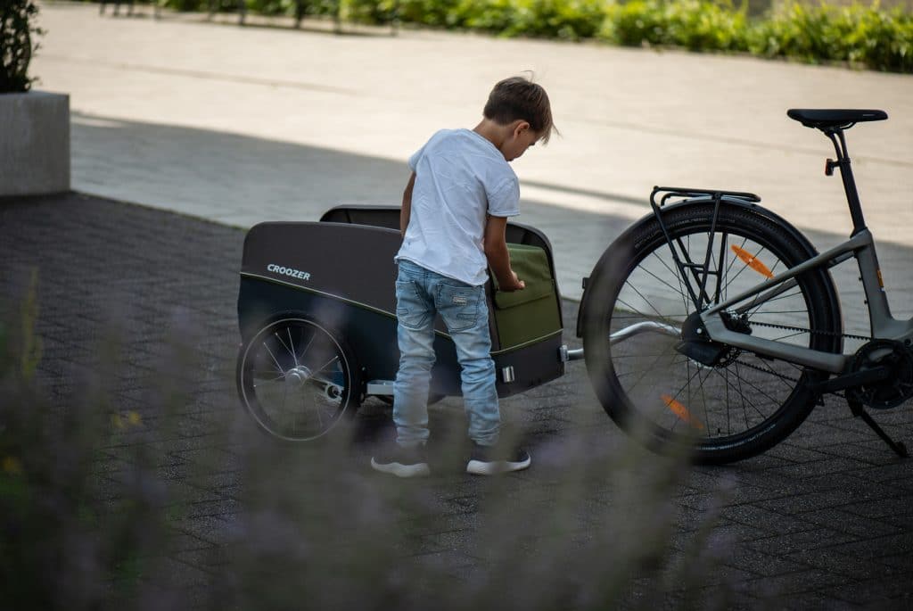 Mit Lastenanhängern lässt sich allerlei Gepäck sicher, komfortabel und trocken transportieren.