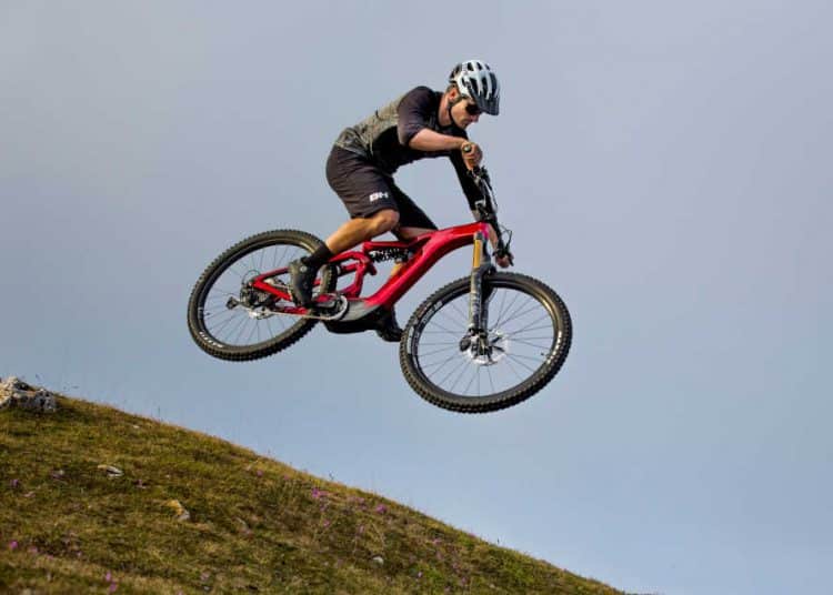 BH AtomX Carbon 2022: E-MTB mit mehr Leistung und Reichweite - eBikeNews