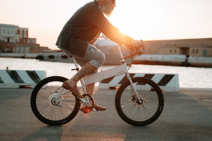 Das Hycon Falt & Gravel Bike während der Fahrt -eBikeNews