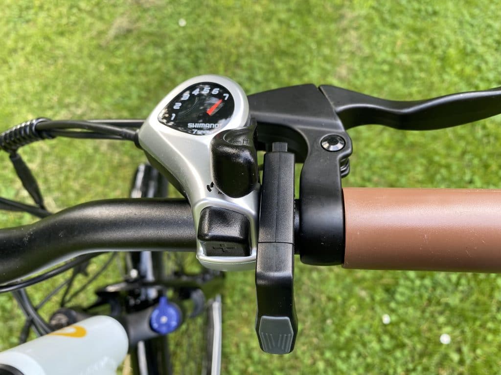 Schalthebel und Daumengas im Test