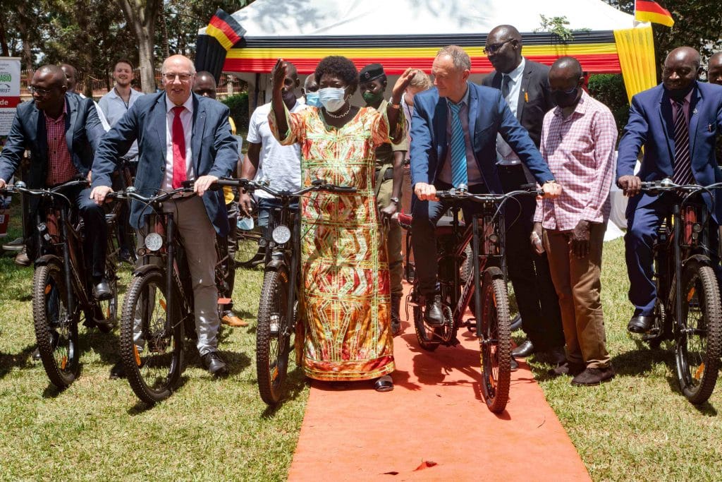 E-Lastenrad | HNF-NICOLAI | Solar Cycle - Ugandas Deputy Prime Minister Rebecca Kadaga 1 1