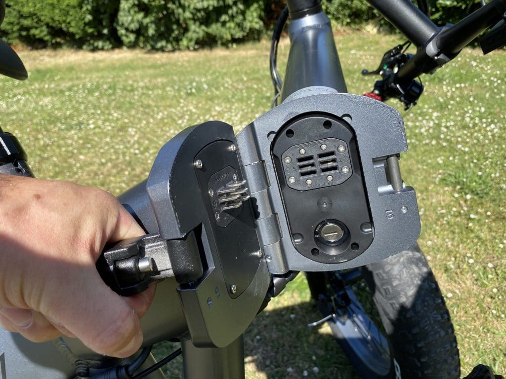 Akku ist im Fahmen integriert