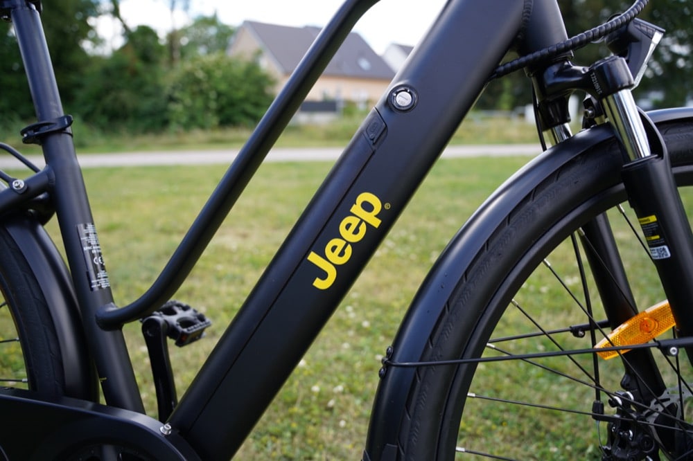 Jeep Schriftzug - Akku ist abnehmbar