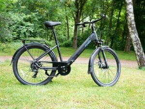 Klein, günstig, aber komfortabel? myvélo Nizza E-Citybike im Test