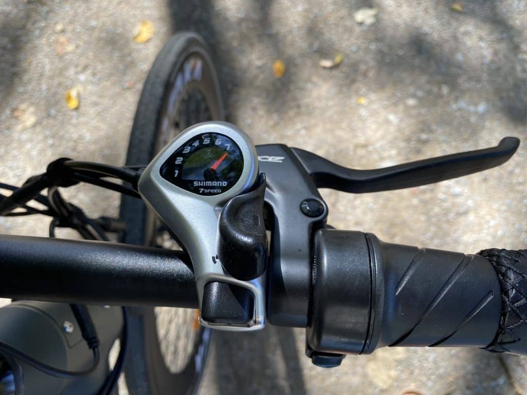 Avaka | City E-Bike | E-Rennrad - Schalthebel und Gasgriff