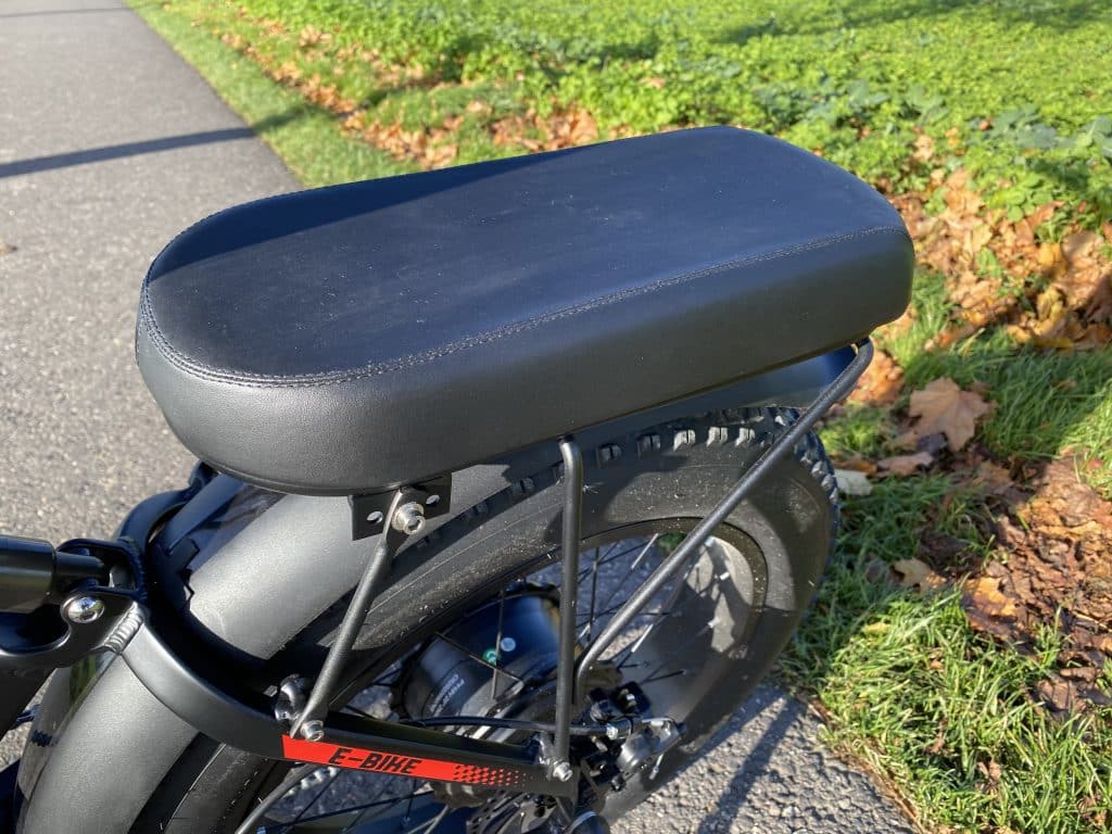 Gepäckträger ist ein zusätzlicher Sitz