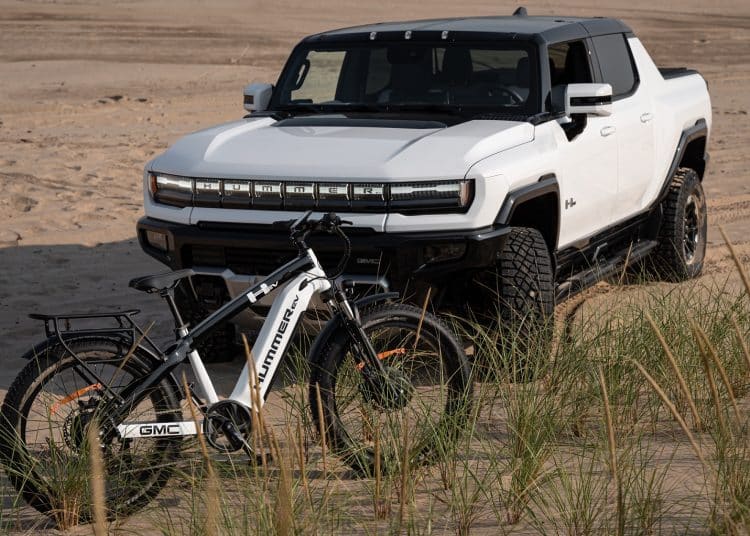 Recon GMC Hummer EV All Wheel E-Bike mit Hummer front