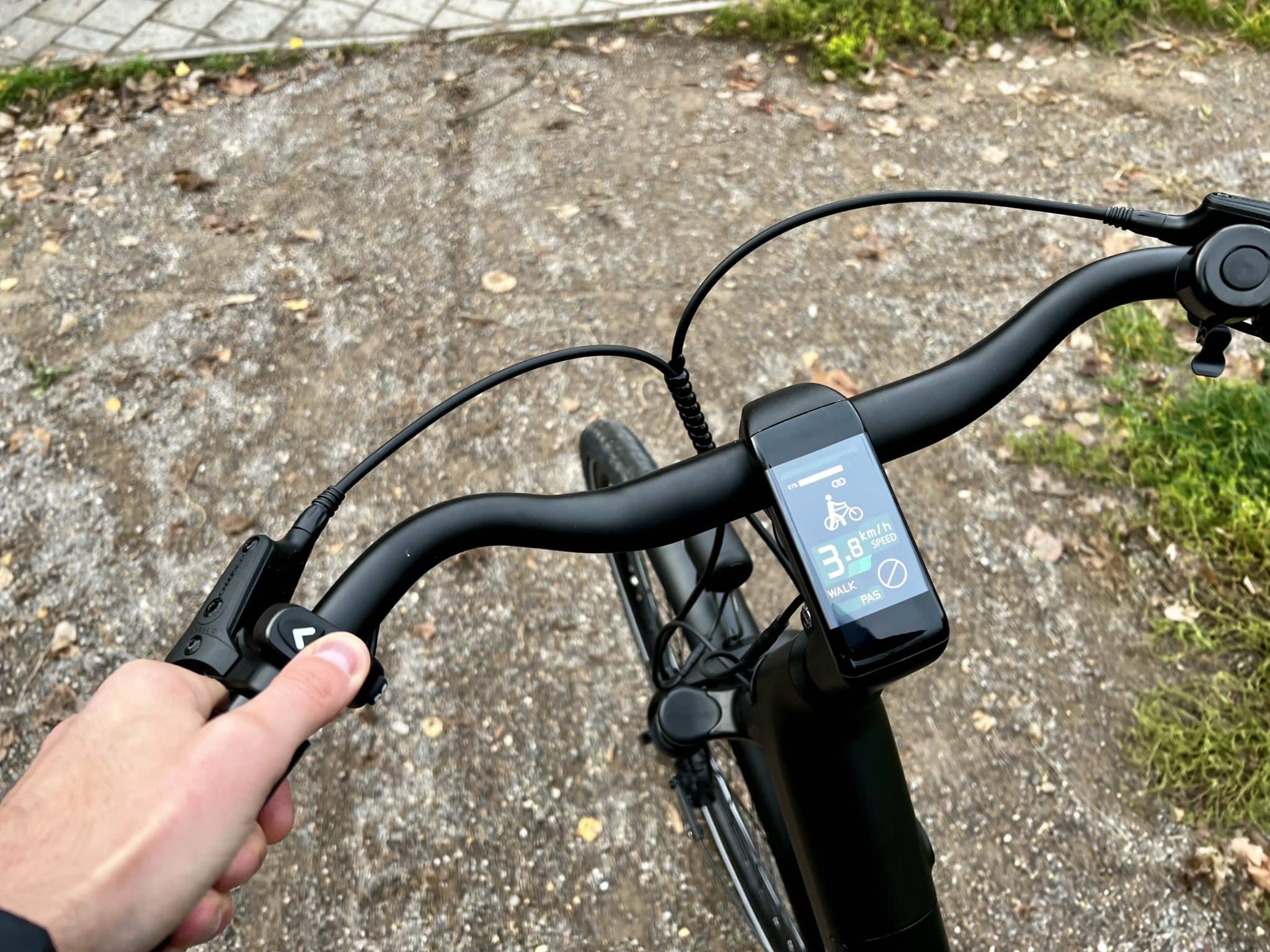Tenways CGO800S - integriertes Display mit Bedienteil am Lenker | Quelle: eBikeNews