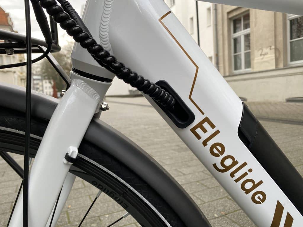 Kabel sind beim Eleglide Citycrosser im Rahmen geführt - eBikeNews