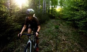 Rechtzeitig zum Saison-Start: Uvex bringt neue Gravel-Helme