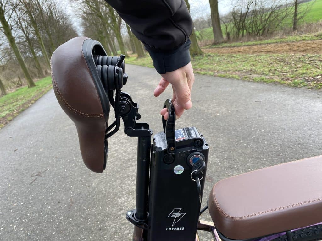 Akku am Fafrees F20 Pro ist im Test entnehmbar - ebikenews