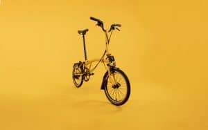 Buzz Buzz: Brompton C Line als E-Faltrad im Hummeldesign