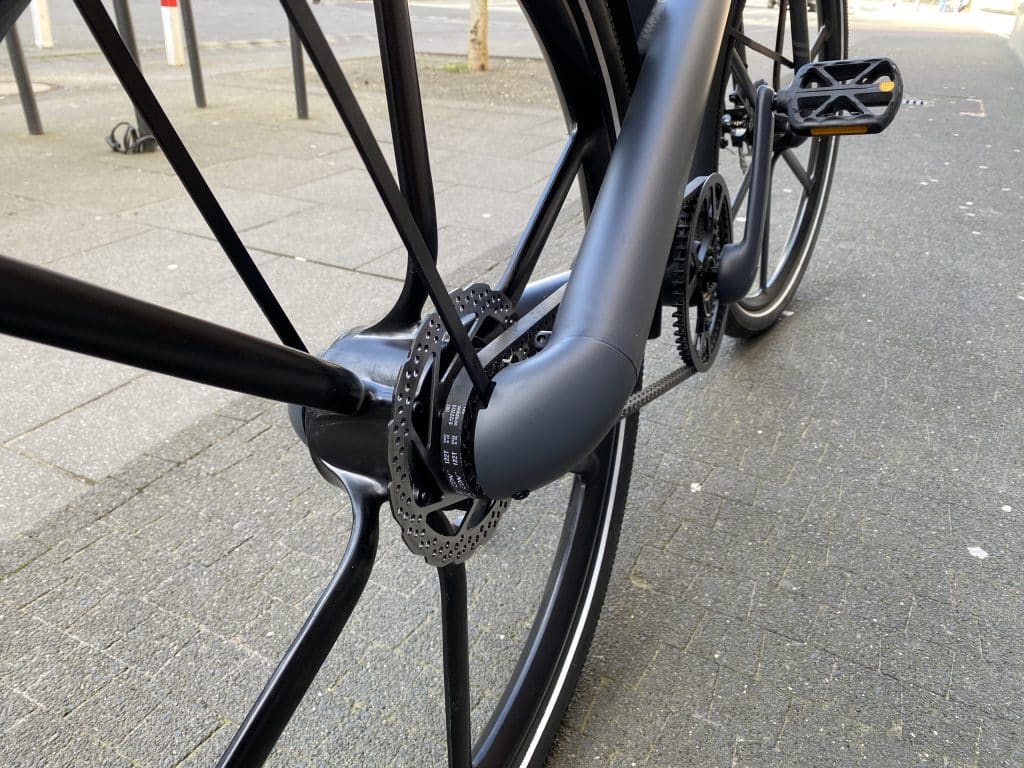 Heckmotor und Riemenantrieb - eBikeNews