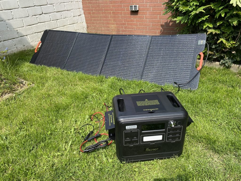 Fossibot F2400 lädt über Solarmodul