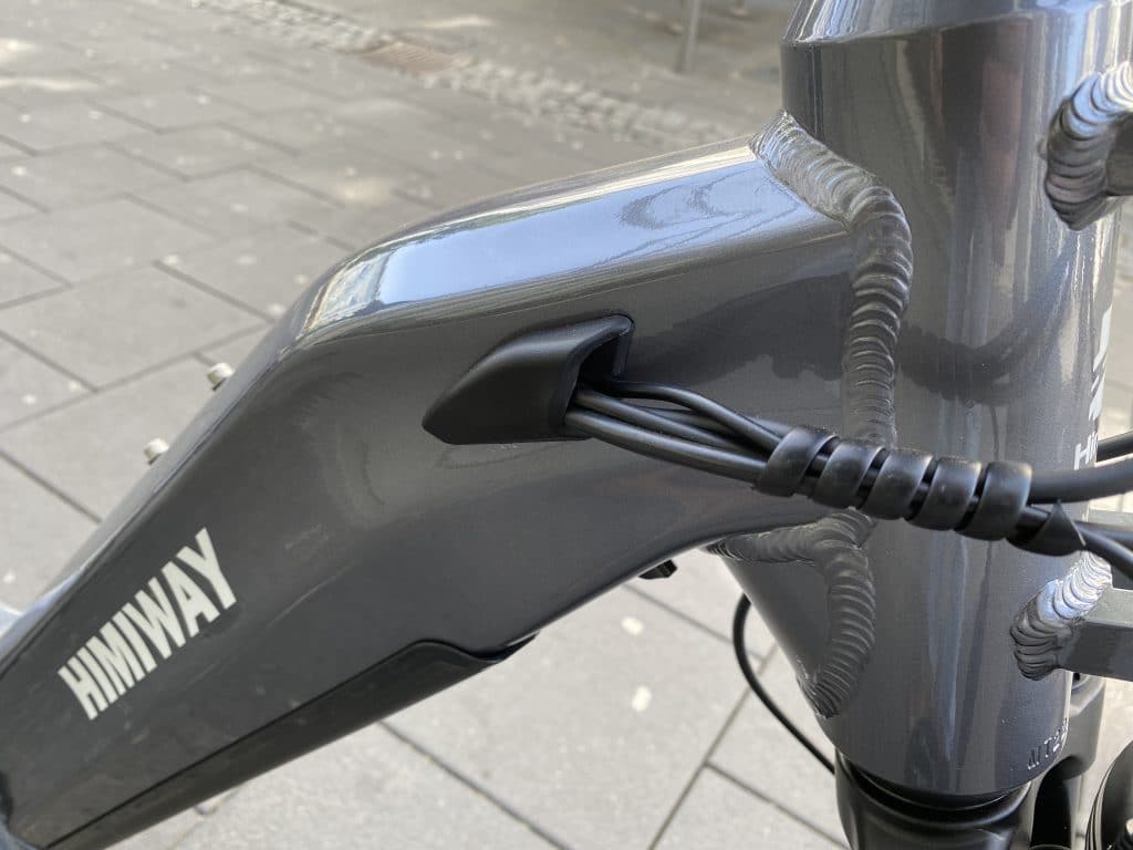 Hochwertige Verarbeitung - Kabel sind im Rahmen versteckt