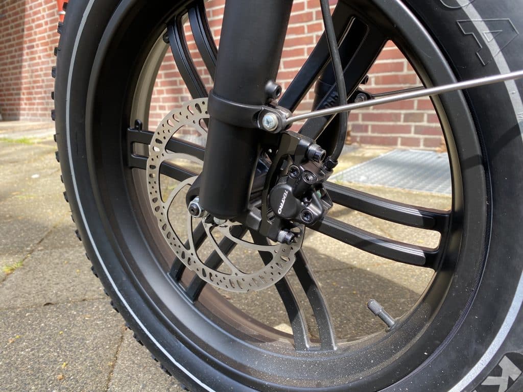 Hydraulische Scheibenbremsen bringen das E-Bike schnell zum Stehen
