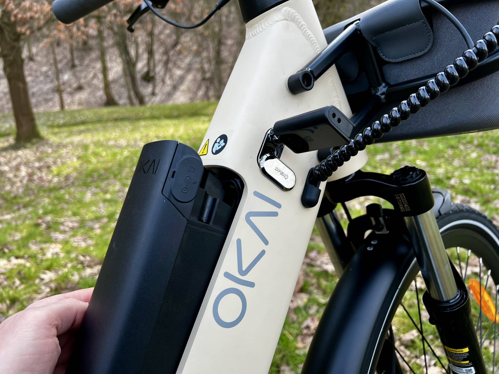 Okai EB10: Einfache Akkuentnahme per Schlüssel.