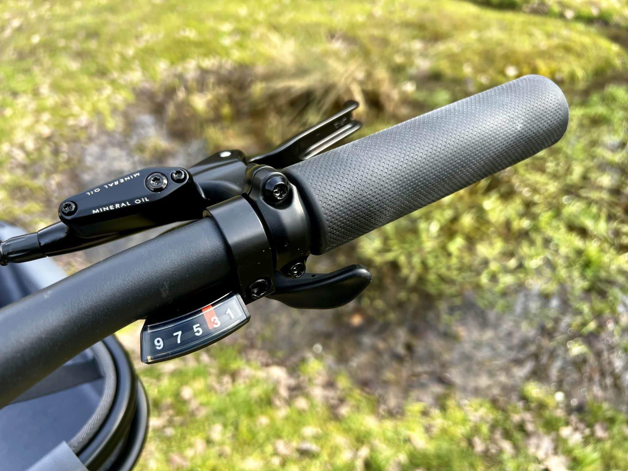 Okai EB10: Aufgeräumter Lenker und angenehme Schaltung
