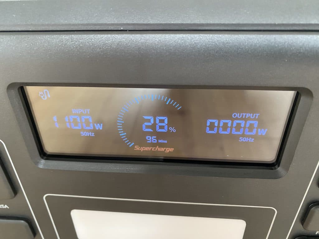 Ladeleistung beträgt 1100 W per Netzanschluss