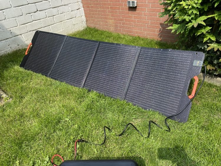 Solarmodul von Fossibot aufgeständert