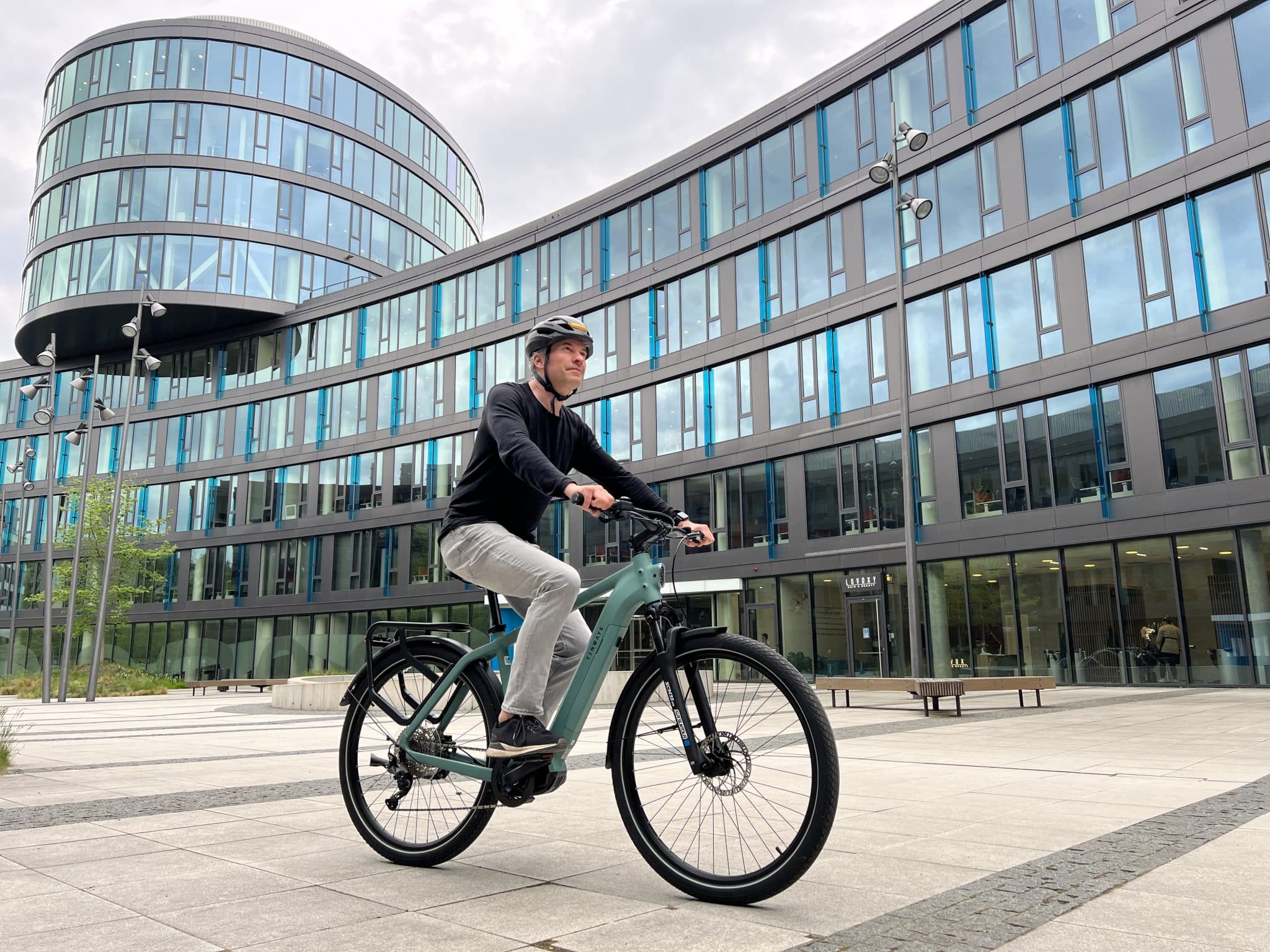 Tenways AGO X - entspanntes Fahren durch eine volle Straßenausstattung | Foto: eBikeNews