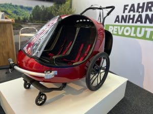 7.500 Euro für den Kinder-Anhänger: So luxuriös kann die Mitfahrt am E-Bike sein